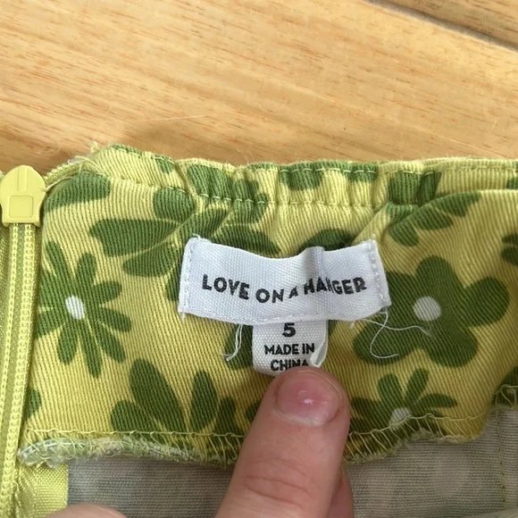 Green floral skirt. - Picture 3 of 4